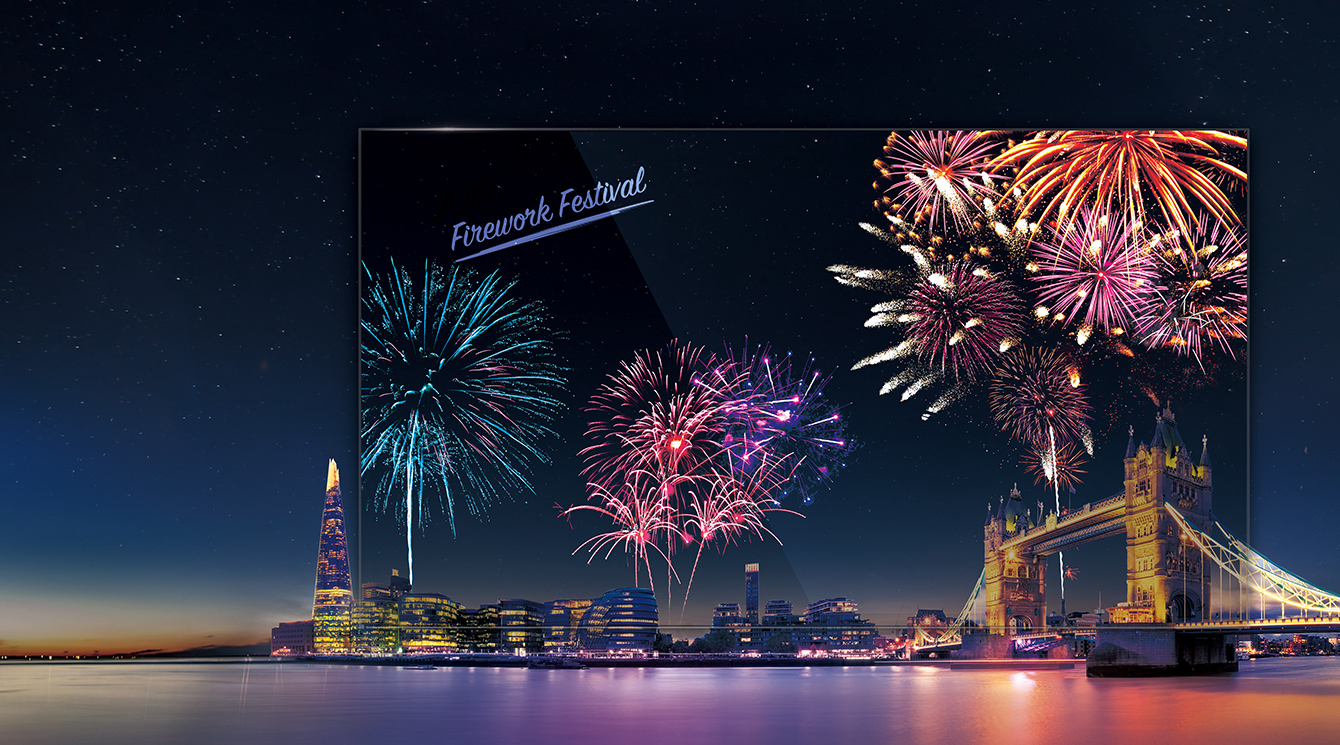 LG Transparent OLED Signage vividly shows the fireworks, making the screen look more colorful in harmony with the actual night view behind it.