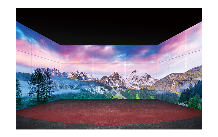 A number of screens installed on both sides and front wall provide a more vivid and wider view.