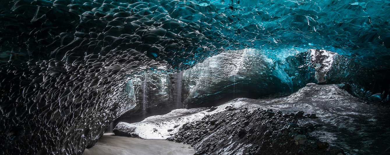 The screen vividly contrasts the intricate details of blue and dark tones within the cave.