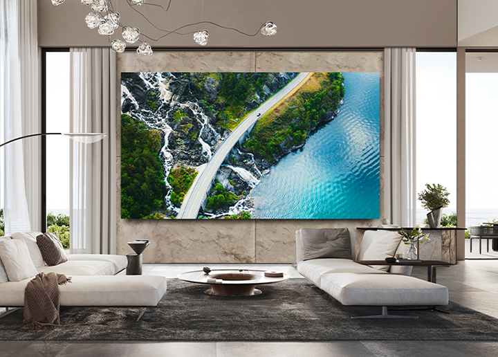 LG MAGNIT is installed on the elegant and vibrant living room wall, displaying dynamic scenes on its screen.